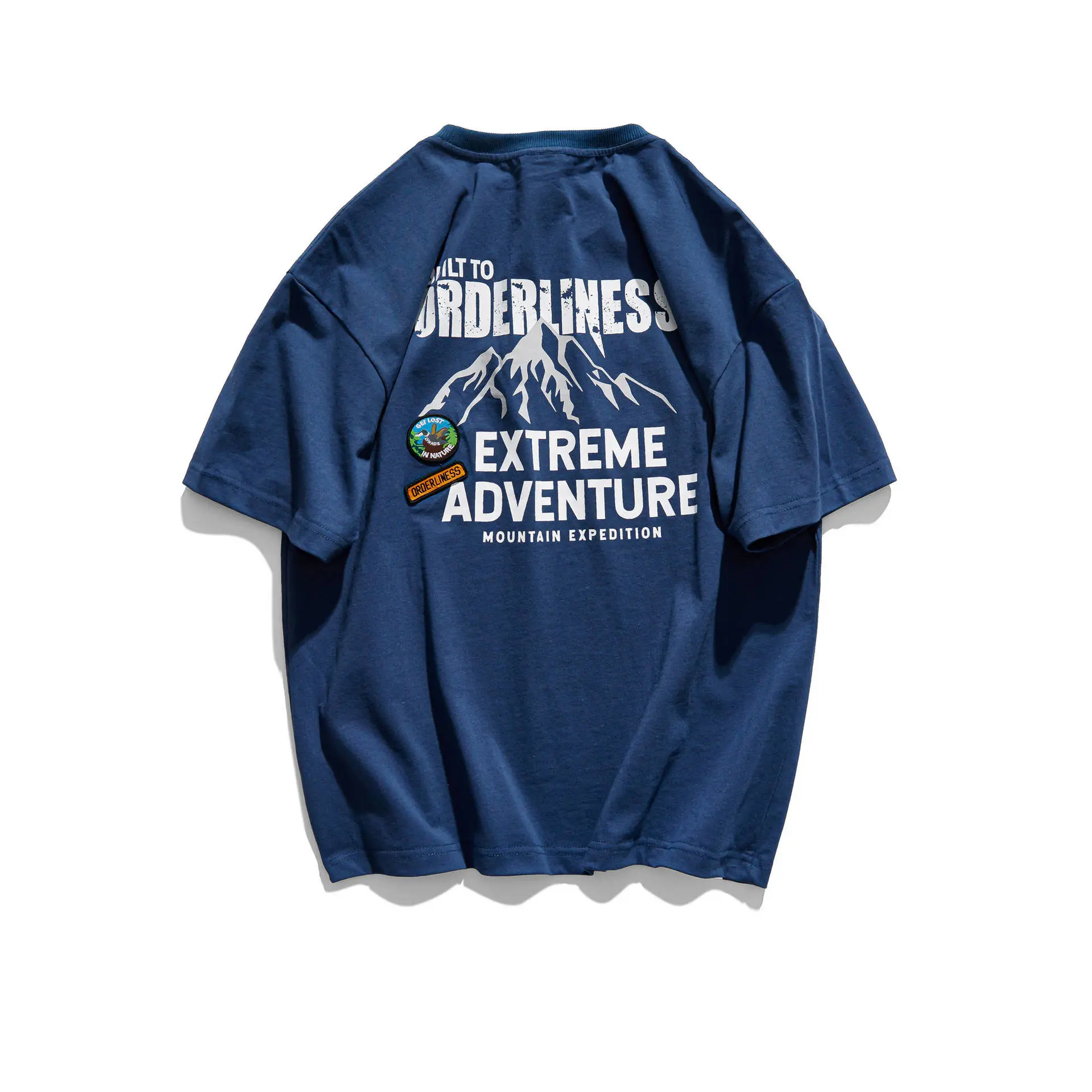 Футболка «EXTREME ADVENTURE»: вільний крій, комфортна бавовняна тканина, стильний принт гір на спині та надпис «EXTREME ADVENTURE».