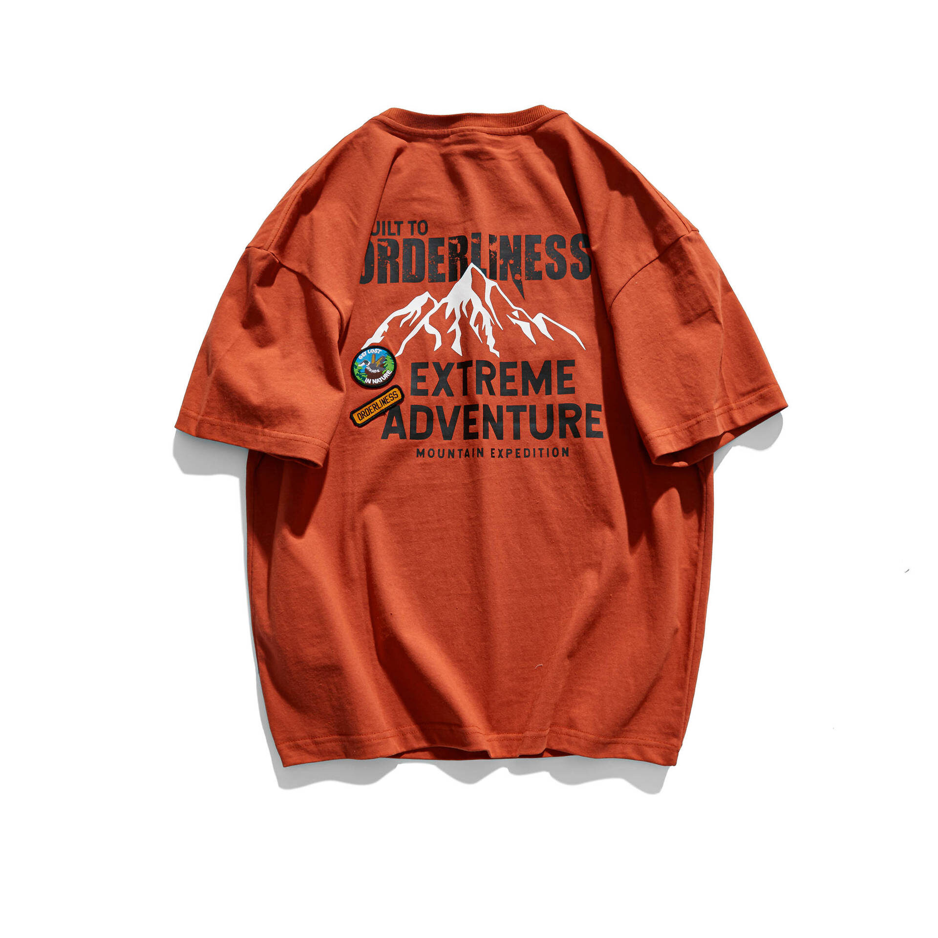 Футболка «EXTREME ADVENTURE»: вільний крій, комфортна бавовняна тканина, стильний принт гір на спині та надпис «EXTREME ADVENTURE».