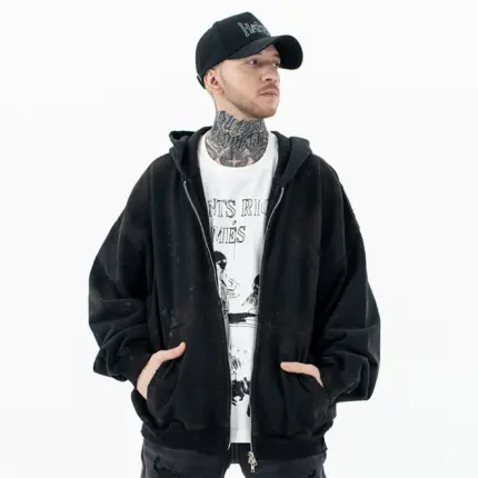 Zip-худі «Dirty fit»: бавовняна тканина забезпечить комфорт, блискавка для легкості одягання, бічні кишені для зручності, еластичні манжети для ідеальної посадки. Капюшон додає стилю та захисту. Дихаюча тканина забезпечить вентиляцію під час активності. Подивіться фото для деталей.