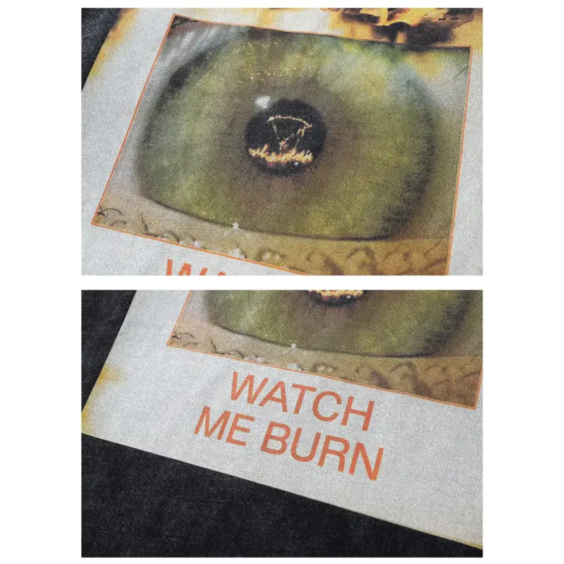 Футболка «WATCH ME BURN»: вільний крій з круглим коміром та принтом на однотонному тоні