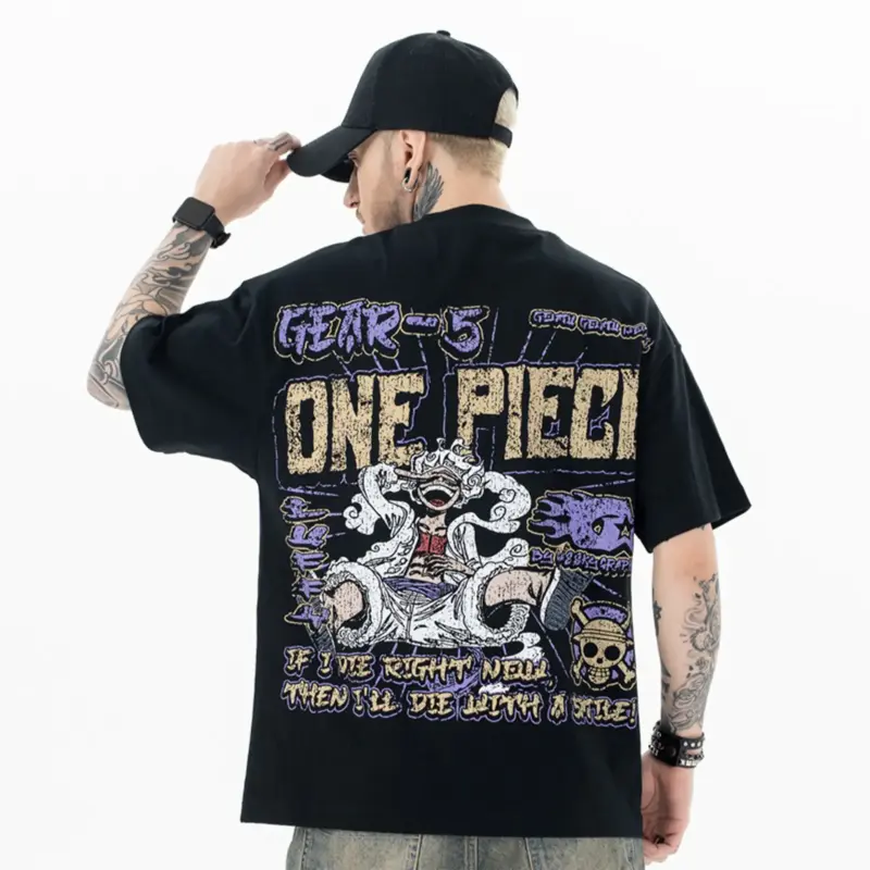 Футболка «One Piece Luffy»: матеріал - 95% бавовна, 5% поліестер, вільний крій з круглим коміром та принтом спереду і на спині.