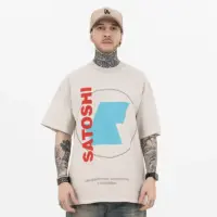 Футболка «SATOSHI»: матеріал - 95% бавовна, 5% поліестер, вільний крій з круглим коміром, принт спереду.