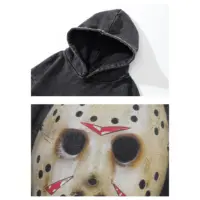 Темне худі «Friday the 13th» з великим принтом маски Джейсона Вурхіза та великою передньою кишенею.