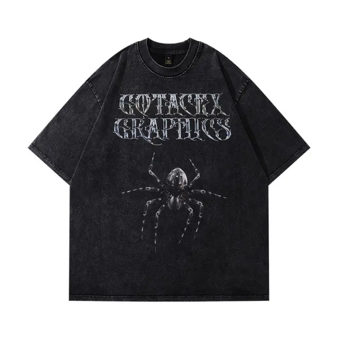 Чоловіча футболка «Arachnid Gothic» з 100% бавовни, прикрашена зображенням павука у готичному стилі.