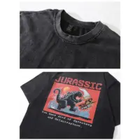 Чорна футболка «Jurassic» із яскравим графічним принтом динозавра та написом, виготовлена зі 100% бавовни, комфортна та стильна.