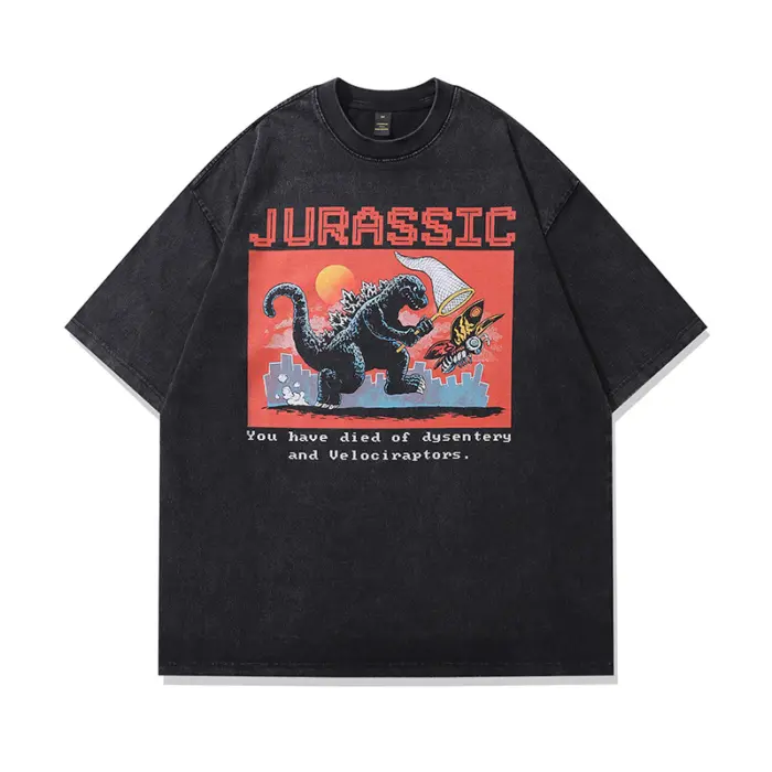Чорна футболка «Jurassic» із яскравим графічним принтом динозавра та написом, виготовлена зі 100% бавовни, комфортна та стильна.