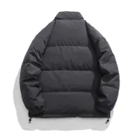 Універсальний пуховик із якісного нейлону з наповнювачем із качиного пуху.