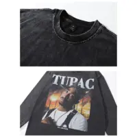 Чорний оверсайз лонгслів з принтом Tupac Shakur на фоні заходу сонця, розкладений на білому тлі.