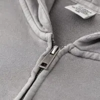 Zip-худі «Iron Pulse» з 100% щільної бавовни, у темних відтінках, з капюшоном і блискавкою по всій довжині.
