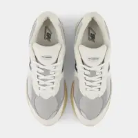 Кросівки New Balance 2002R Running Shoes (White/Beige) - Зображення 2