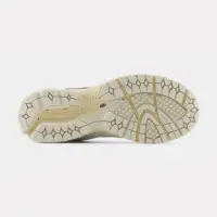 Кросівки New Balance 2002R Running Shoes (White/Beige) - Зображення 4